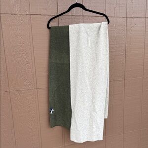 (2)Gap NWT ProFleece Scarves